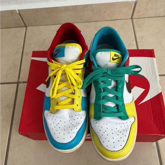 Nike Dunk Low SE in White, Chocolate, and Roma Green - Picture 4 of 9